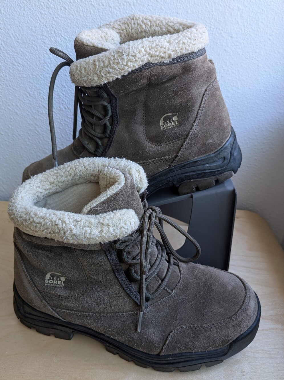SOREL Waterfall Low Lace Waterproof Suede Winter Boots Brown Women's 8 Flawed